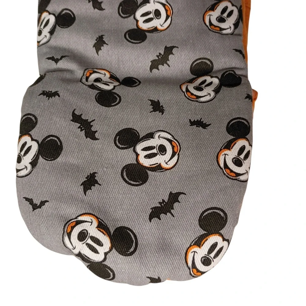 Disney‎ Mickey Mouse Halloween 2 Pack Silicone Oven Mini Mitts Mickey Bats